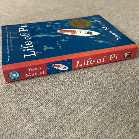 EUC Life of Pi Softcover Book - Picture 4 of 5